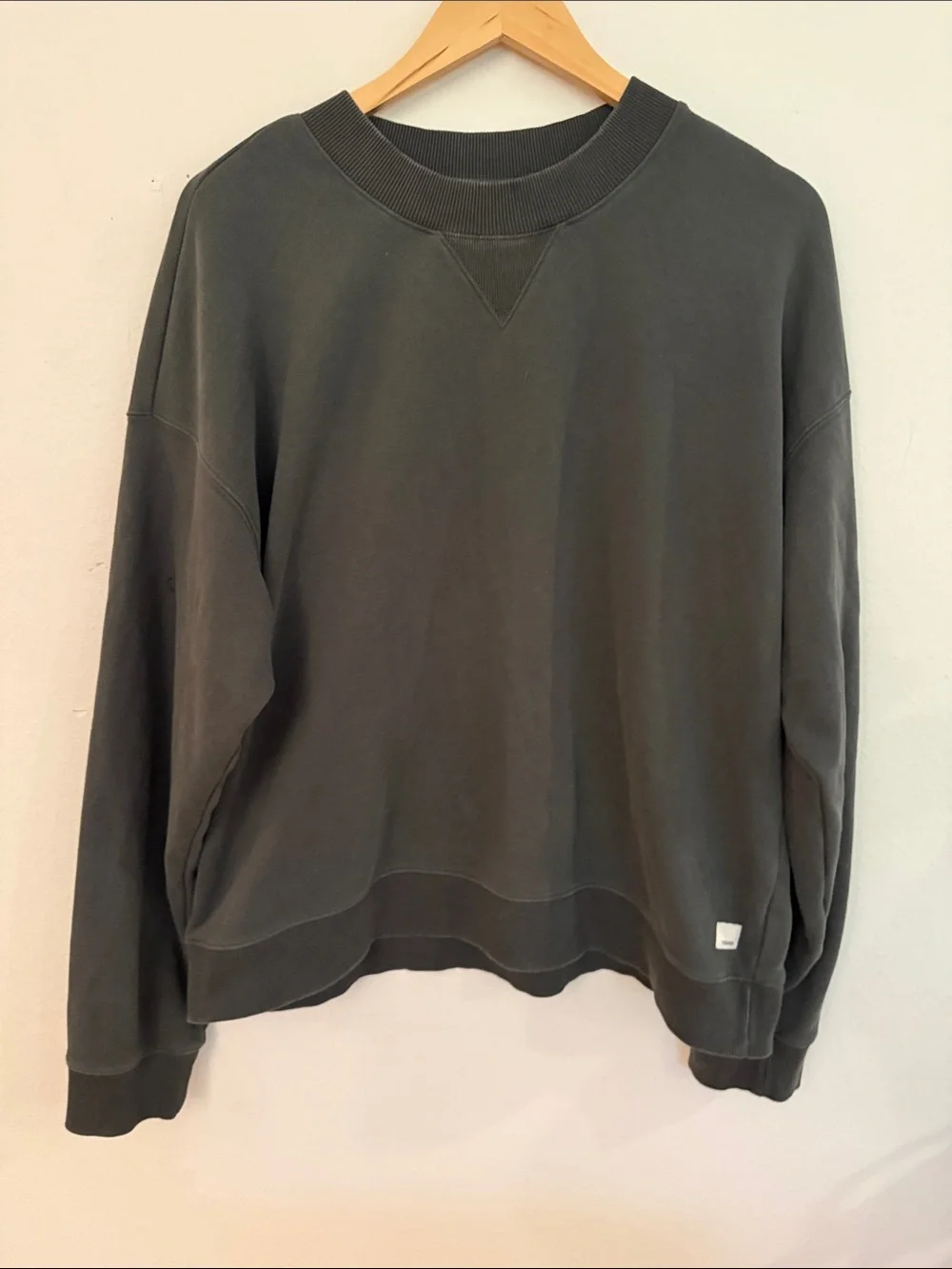 Vuori sz M Men's Crewneck Sweatshirt - Dark Olive